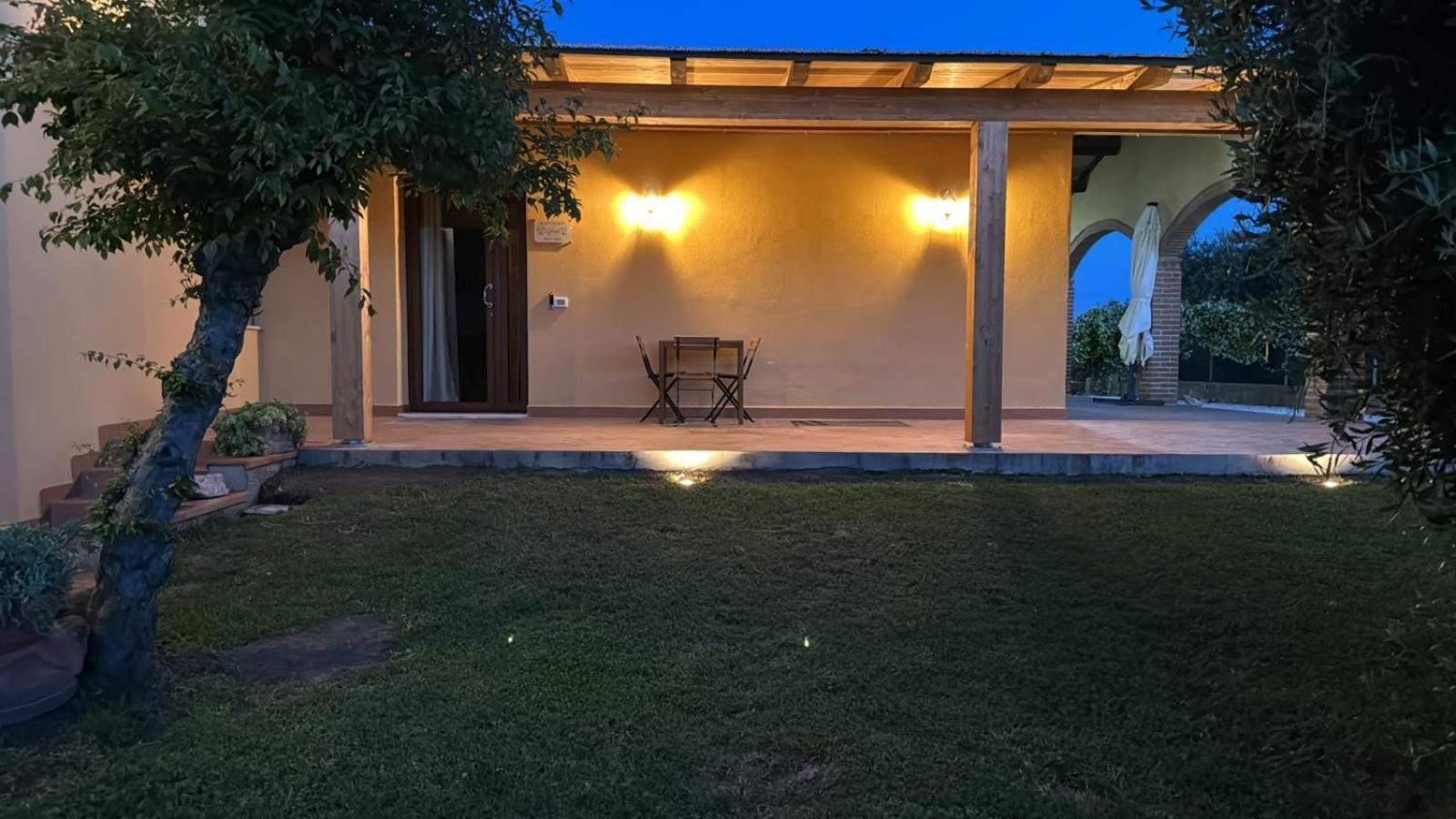 Agriturismo Il Giardino Degli Olivi Appartamenti Кастильоне дела Пеская Екстериор снимка